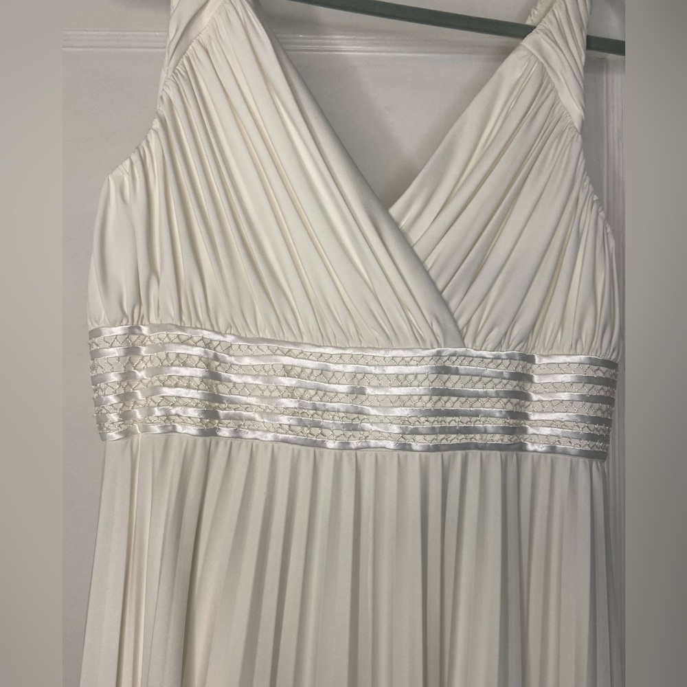 Suzi Chin Boutique white pleated dress. Size 12 - Picture 2 of 11